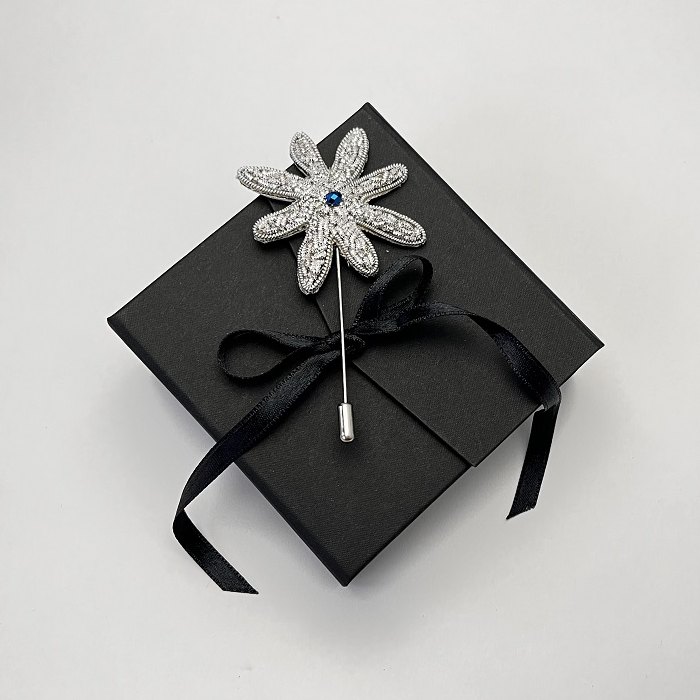 Pross-Meritäht nõelaga hõbedane