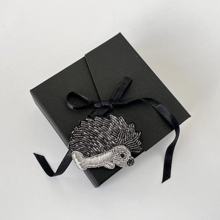 Pross-Siil (kaitse ja sisemise jõu sümbol) hõbedane