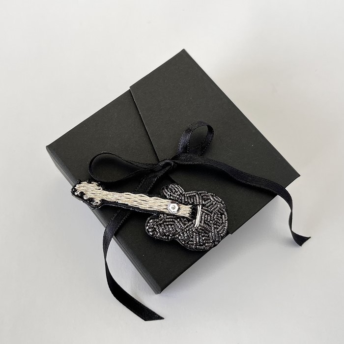 Pross-Kitarr hõbedane