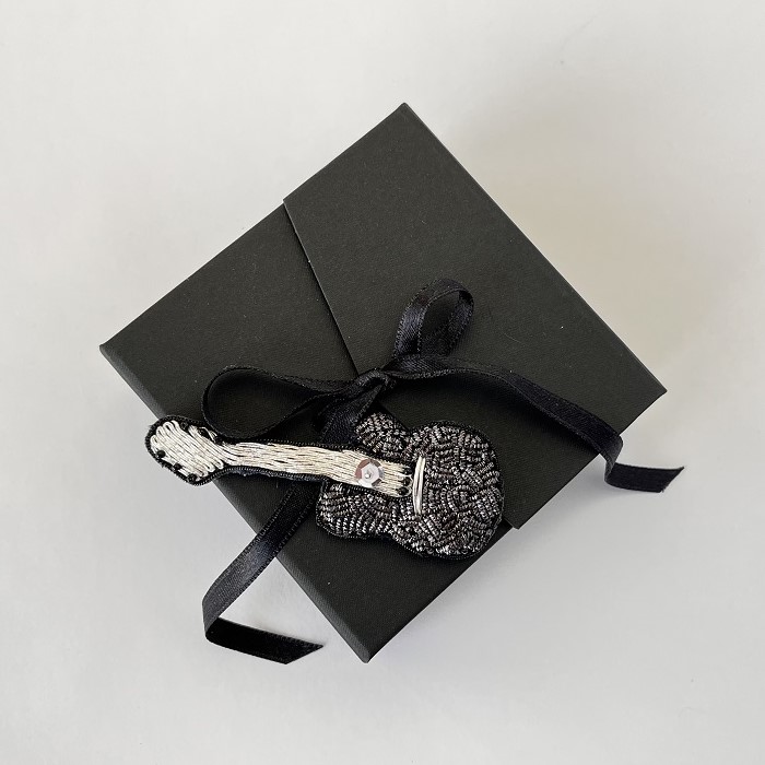 Pross-Kitarr hõbedane