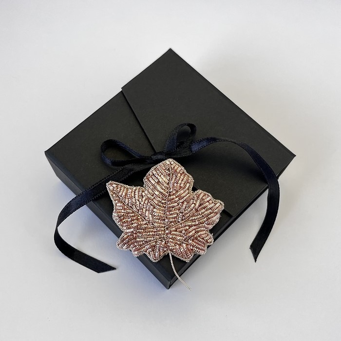 Pross-Vahtraleht (rahu ja tasakaalu sümbol) roosa kuldne