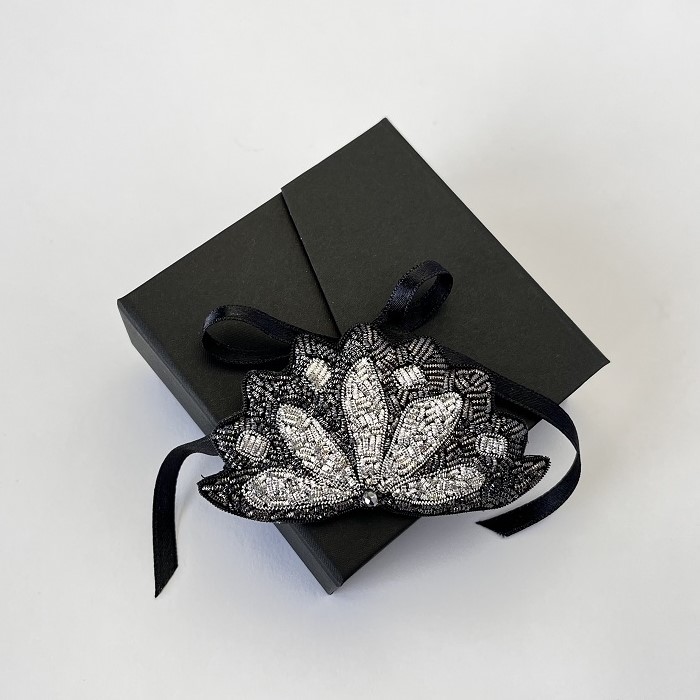 Pross-Lootoseõis (sisemise rahu ja vaimse kasvu sümbol) hõbedane