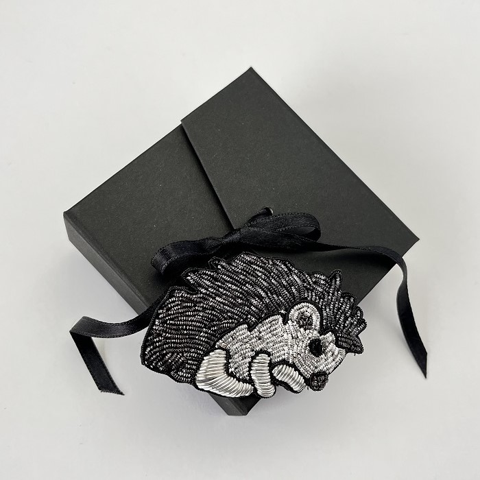 Pross-Siil (kaitse ja sisemise jõu sümbol) hõbedane